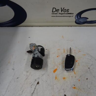 Citroen C4  Kontaktslot+Sleutel 2013 4162WK