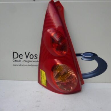 Peugeot 107 1.0 12V Achterlicht links 2006 6350X6