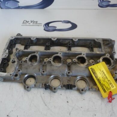 Peugeot 307 2.0 HDi 135 16V FAP Rocker cover RHR 2005