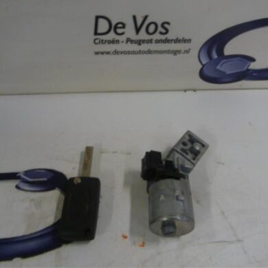 Peugeot 308  Ignition lock + key 2011 4162KF-4162XT