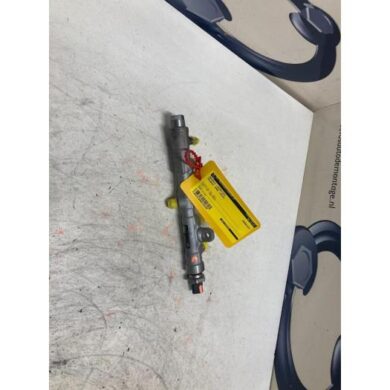 Peugeot 3008  Fuel injector nozzle YHZ 2018 9821399680