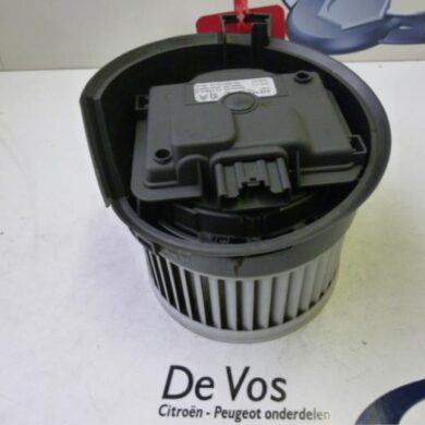 Peugeot 407 2.0 HDiF 16V Heating and ventilation fan motor 2004 6441S3