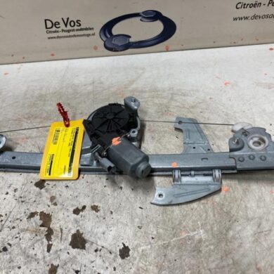 Citroen C1 1.0 12V Ruitmechaniek 4Deurs links-voor 2006 9221T8
