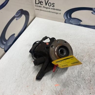 Citroen Berlingo 1.6 16V Fusee rechts-voor 2008 364754