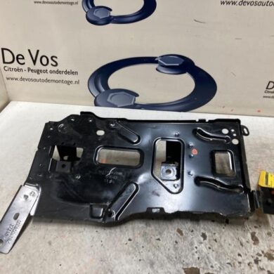 Peugeot 3008 1.6 16V HYbrid 225 Battery box 2019 9821150580