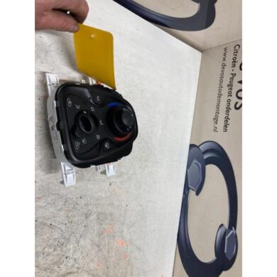 Peugeot 108 1.0 12V VVT-i Kachel Bedieningspaneel 2019 1611306080