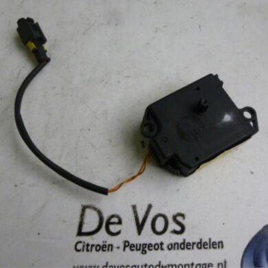 Peugeot 406  Heater valve motor 1998 6447CF