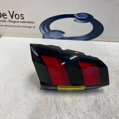 Peugeot 5008  Achterlicht links 2019 9811027880