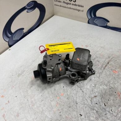 Peugeot 3008  Oil filter housing YHZ 2019 9823532380