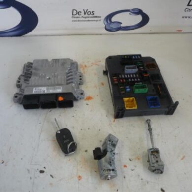 Peugeot 508  Engine management computer 9HR 2011 1944L0