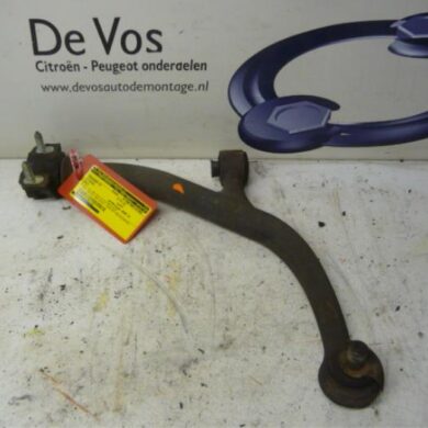 Citroen Saxo 1.4i VTR,VTS Front wishbone, right 2000 352093