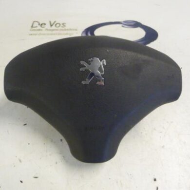 Peugeot 308  Left airbag (steering wheel) 2010 4112LA