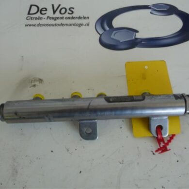 Citroen C5  Fuel injector nozzle X8Z 2010 1570Q6