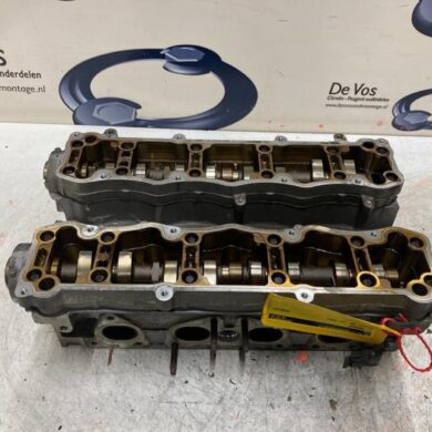 Peugeot 206 1.6 16V Cylinder head NFU 2002 0200AZ