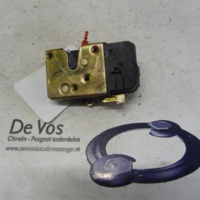 Peugeot Partner 1.9 D Door lock mechanism 2-door, right 2001 9136P7