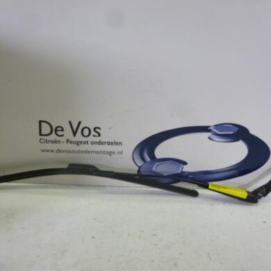 Peugeot 308 1.6 HDi 16V Front wiper arm 2008 6429EN