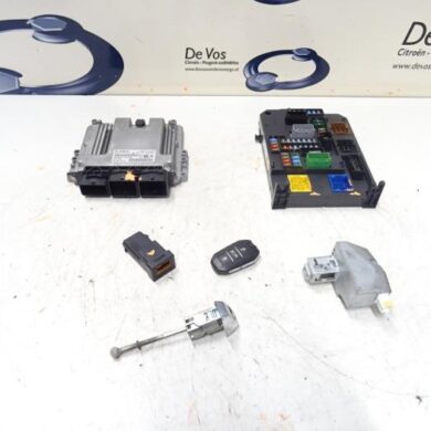 Peugeot 508  Engine management computer 4HL4H02 2013 1606470180-1606470980