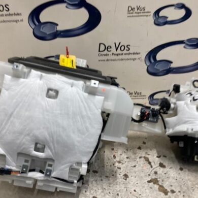 Opel Grandland X  Heater housing 2021 9822121480