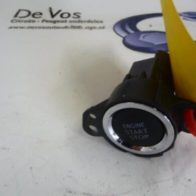Peugeot 108  Elektronisch kontaktslot 2014 B000982280