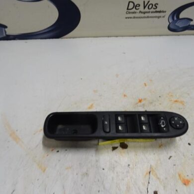 Peugeot 207  Multi-functional window switch 2011 6490EH