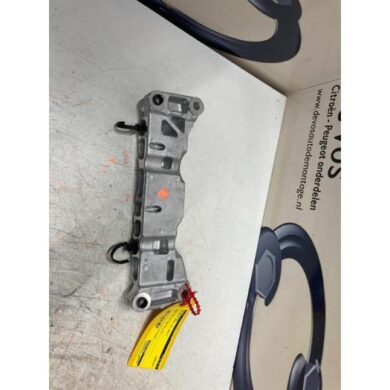 Peugeot 3008 1.6 16V HYbrid 225 Motorsteun 5G06 2021 9820507080-9839268780