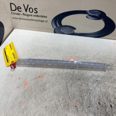 Peugeot 508 1.6 16V Hybrid 225 Third brake light 2022 9830402780