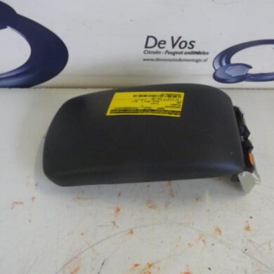 Peugeot 308  Armrest 2013