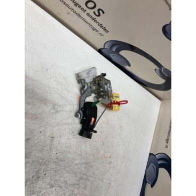 Peugeot 107 1.0 12V Deurslot Mechaniek 4Deurs links-voor 2013 9135T2