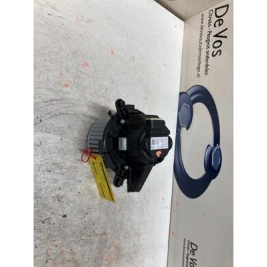 Peugeot 3008 1.6 e-THP 165 16V Heating and ventilation fan motor 2017 1609690180-9821292180