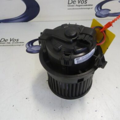 Peugeot 208 1.2 Vti 12V PureTech 82 Kachel Ventilatiemotor 2014 1608182080
