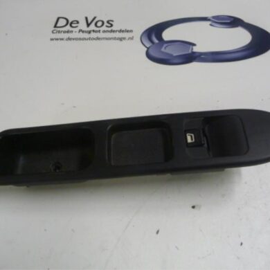 Peugeot 307 1.4 Electric window switch 2001 6554F0