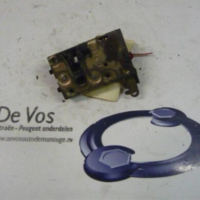 Peugeot 405  Front door lock mechanism 4-door, right 1992 913680