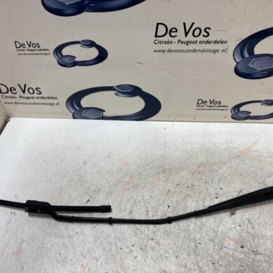 Peugeot 3008 1.6 e-THP 165 16V Front wiper arm 2018 1617040080