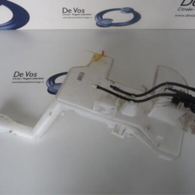 Citroen C5 2.0 16V Front windscreen washer reservoir 2009 6431K9