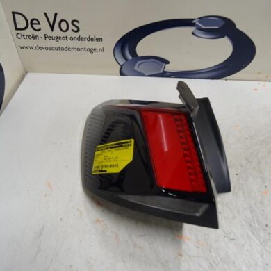 Peugeot 3008  Achterlicht links 2018 9810477180