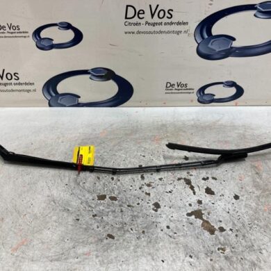 Peugeot 3008  Front wiper arm 2021 1617040080
