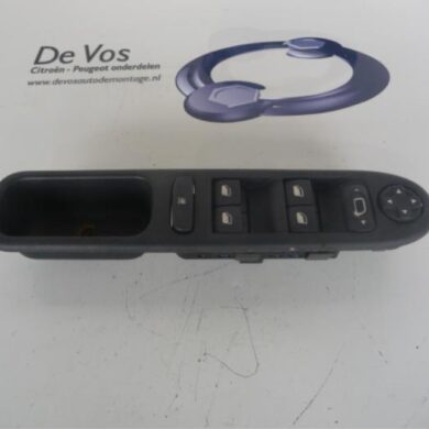 Peugeot 207  Multi-functional window switch 2011 6490EJ