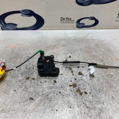 Peugeot 308 1.2 12V PureTech 110 Rear door lock mechanism 4-door, left 2022 9835418480