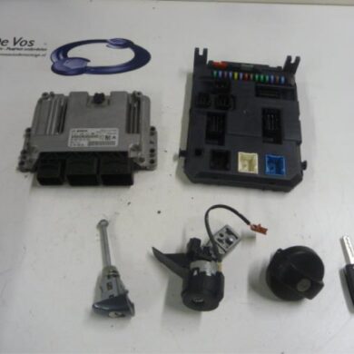 Peugeot 207  Engine management computer 5FS5F01 2013 1944G7-1944G8