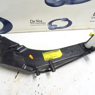 Peugeot 308 1.6 BlueHDi 120 Front windscreen washer reservoir 2015 9806526980