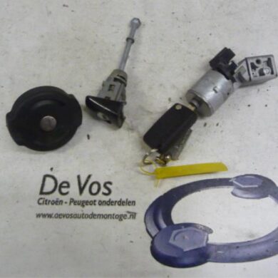 Peugeot 308 1.6 HDi 16V Set of cylinder locks (complete) 2008 4162KZ