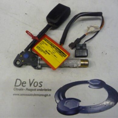 Citroen Xsara 1.6i Gordelspanner links 2000 8972WQ