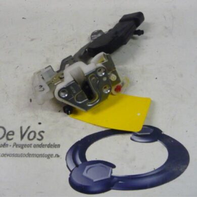 Peugeot 107 1.0 12V Deurslot Mechaniek 4Deurs links-voor 2010 9135T2