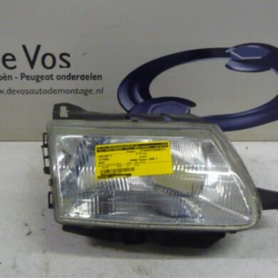 Citroen Saxo 1.6 VTS 16V Headlight, right 1999 6205N5