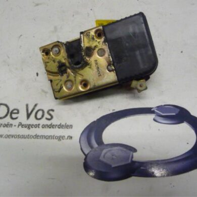 Peugeot 306 1.9 D,XND,XAD,XRAD Deurslot Mechaniek 4Deurs rechts-voor 1994 9136J0