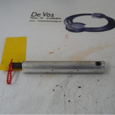Peugeot 308  Convertible roof gas strut 2009 8446J8
