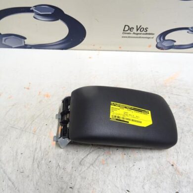 Peugeot 308  Armrest 2011 7589SV