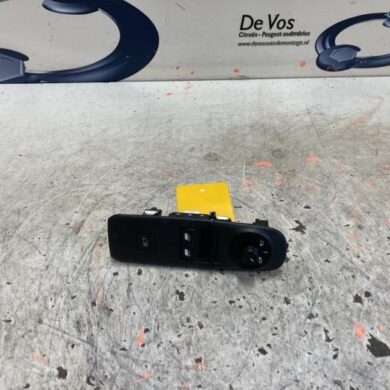 Peugeot Partner 1.5 BlueHDi 75 Multi-functional window switch 2021 9801629880