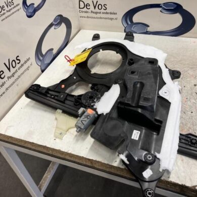 Peugeot Partner 1.5 BlueHDi 75 Window mechanism 4-door, front right 2021 9817212080