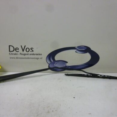 Peugeot 206 1.6 16V Front wiper arm 2003 6429S0